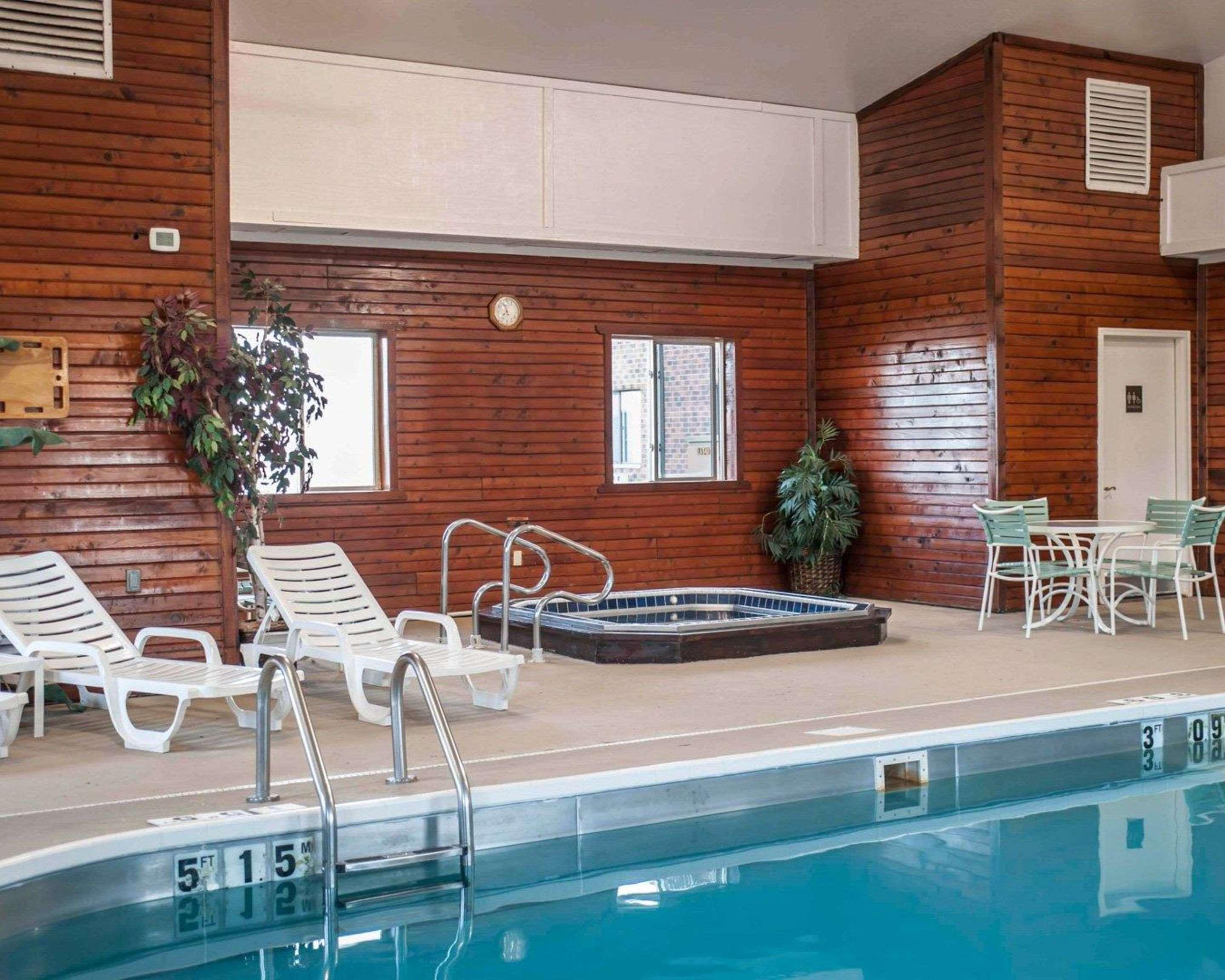 Quality Inn & Suites Boonville - Columbia Bagian luar foto