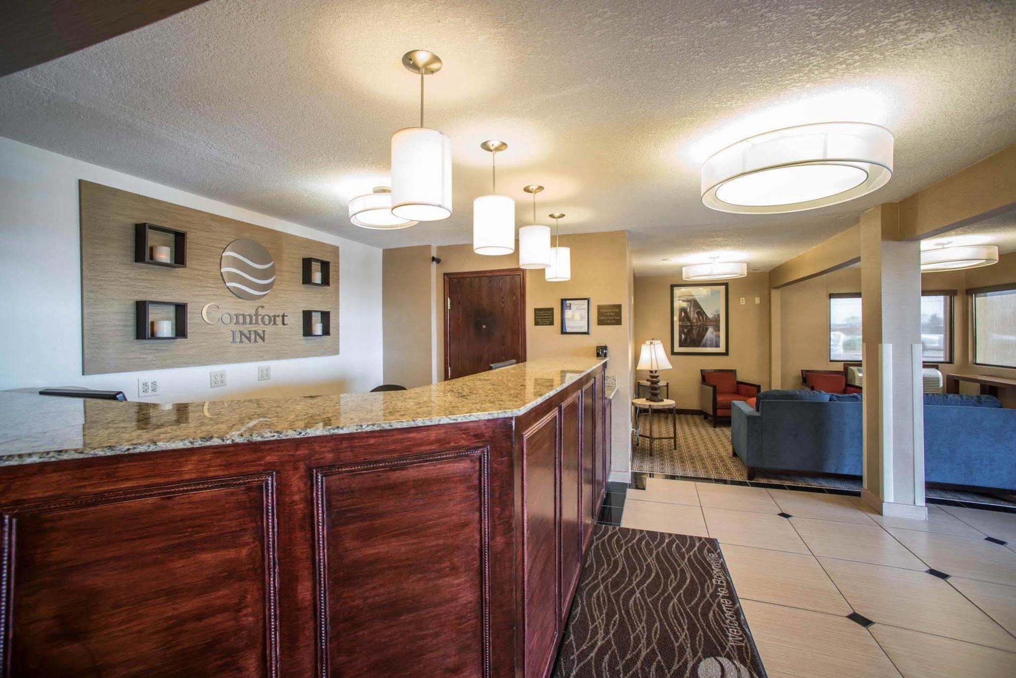 Quality Inn & Suites Boonville - Columbia Bagian luar foto