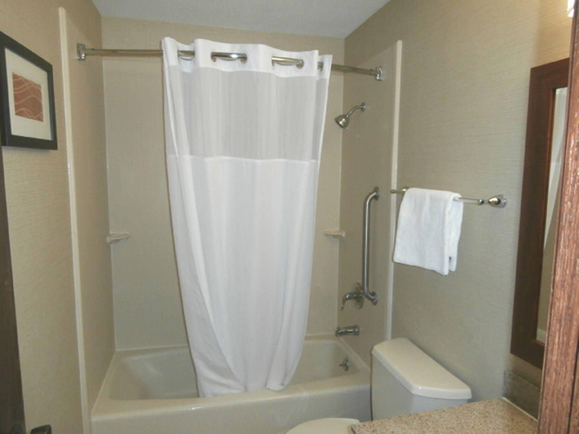 Quality Inn & Suites Boonville - Columbia Bagian luar foto